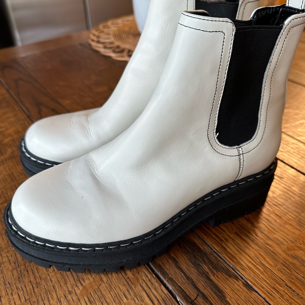 Marc Fisher LTD Patrick Chelsea white boots size 6